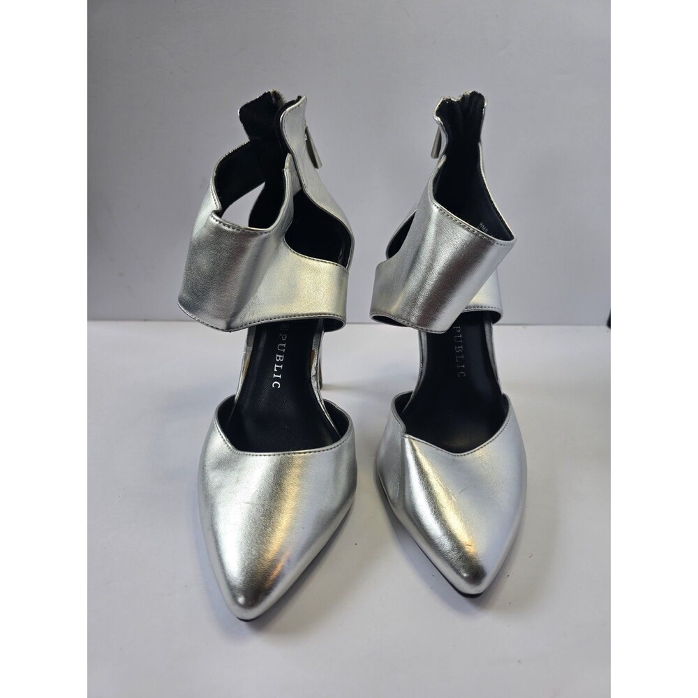 Rock & Republic Silver Rock Star Ankle Strap Pointed Toe Stiletto Heels Sz. 6